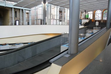 Vatikan Şehri, Vatikan - 15 Eylül 2022: Vatikan Müzelerine Çağdaş Modern Giriş. Vatikan Müzesi, Roma, İtalya. 
