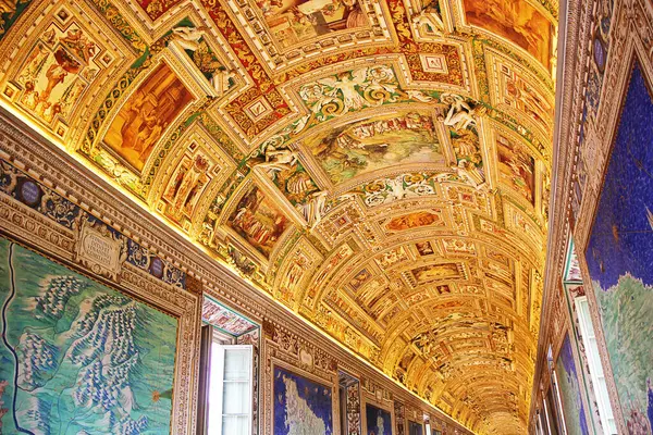 Vatikan Şehri, Vatikan - 15 Eylül 2022: Vatikan Müzelerinin İçindeki Haritalar Galerisi, Roma, İtalya