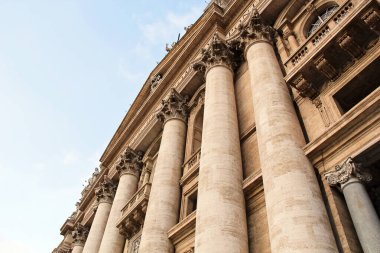 Roma, İtalya - 16 Eylül 2022: Aziz Petrus Bazilikası Vatikan 'da Ayrıntılar