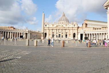 Roma, İtalya - 16 Eylül 2022: Vatikan ve Aziz Peter Bazilikası ve St Peters Meydanı