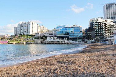 Pembroke, Malta - 20 Aralık 2022: Malta Sahili ve St. George Körfezi Manzarası