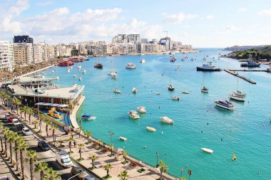 Sliema, Malta - 20 Aralık 2022: Hava manzaralı güzel bir yaz tatili