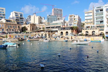 San Giljan, Malta - 20 Aralık 2022: Malta ve San Giljan manzarası güzel 