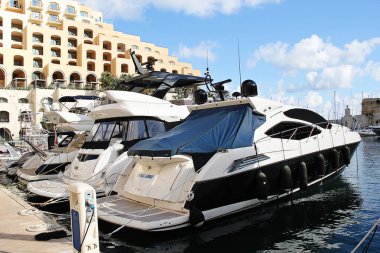 St Julians, Malta - 20 Aralık 2022: Portomaso Marina, St Julians, Malta