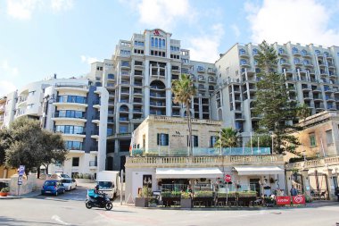 St. Julians, Malta - 20 Aralık 2022: St. Julians, Malta 'da Otel Marriott