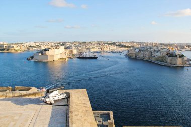 Valletta, Malta - 19 Aralık 2022: Birgu ve St. Angelo Kalesi Valletta, Malta