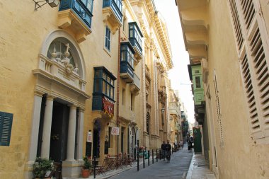 Valletta, Malta - 19 Aralık 2022: Valletta, Malta 'da Güzel Sokak