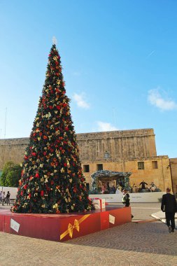 Valletta, Malta - 19 Aralık 2022: Valletta, Malta 'da Noel Ağacı
