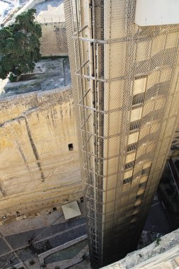 Valletta, Malta - 19 Aralık 2022: Barrakka Gardens Lift, Valletta, Malta