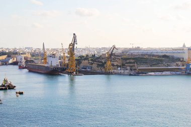 Valletta, Malta - 19 Aralık 2022: Büyük Gemiler için Malta Limanı