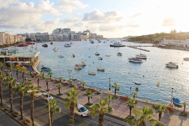 Valletta, Malta - 19 Aralık 2022: Sliema ve Gzira Turistik Panorama ile Malta Adaları