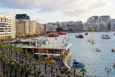 Valletta, Malta - 19 Aralık 2022: Sliema City View ile Malta Manzarası
