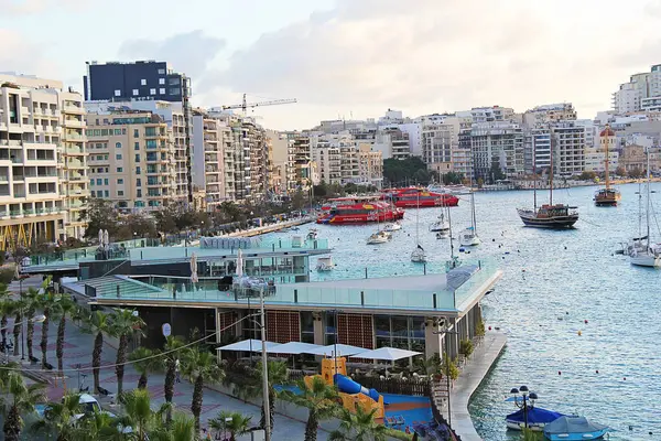 Valletta, Malta - 19 Aralık 2022: Sliema City View ile Malta Adası