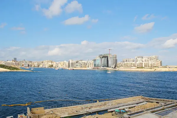 Valletta, Malta - 19 Aralık 2022: Valletta İnşaat Alanından Sliema City View