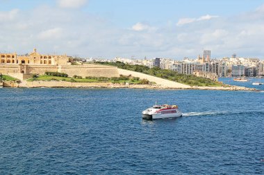 Valletta, Malta - 19 Aralık 2022: Valletta, Malta Feribot Gezisi Manoel Adası ile