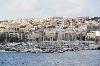 Valletta, Malta - 19 Aralık 2022: Malta Yat Kulübü Marina Manzarası