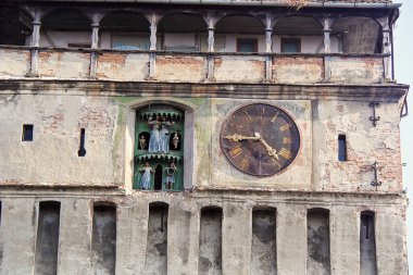 Sighisoara, Romanya - 27 Eylül 2019: Sighisoara, Transilvanya, Romanya 'daki Saat Kulesi Yakın