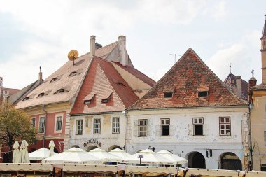 Sibiu, Romanya - 29 Eylül 2019: Sibiu, Romanya Eski Şehir Evleri
