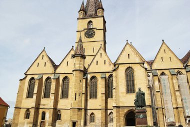 Sibiu, Romanya - 29 Eylül 2019: Sibiu Lutheran Katedrali Heykeli