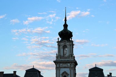 Keszthely, Macaristan - 11 Ağustos 2021: Keszthely, Macaristan 'daki Festetics Palace Tower