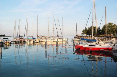 Balatonfured, Macaristan - 12 Ağustos 2021: Balatonfuged on Lake Balaton, Macaristan