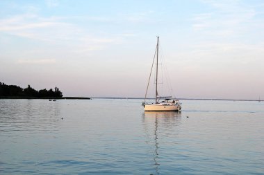 Balatonfured, Macaristan - 12 Ağustos 2021: Balatonfuged on Lake Balaton, Macaristan