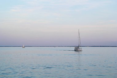 Balatonfured, Macaristan - 12 Ağustos 2021: Balatonfuged on Lake Balaton, Macaristan