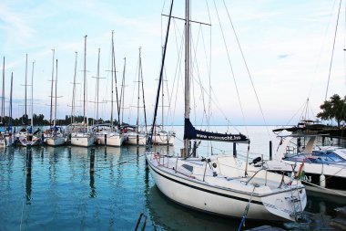 Balatonfured, Macaristan - 12 Ağustos 2021: Balatonfuged on Lake Balaton, Macaristan