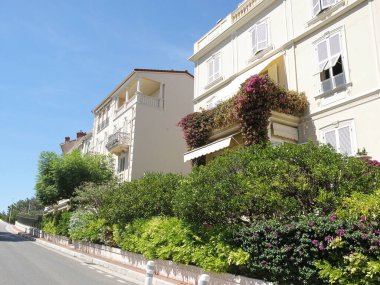 Monte-Carlo, Monako - 9 Ağustos 2012: Monaco ve Monte-Carlo Street with Houses