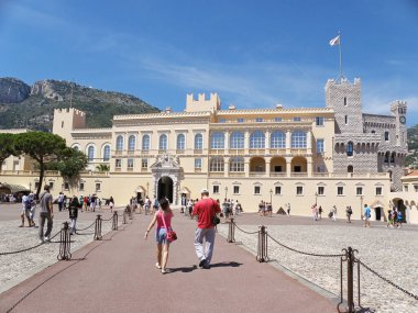 Monte-Carlo, Monako - 9 Ağustos 2012: Prince 's Palace of Monac