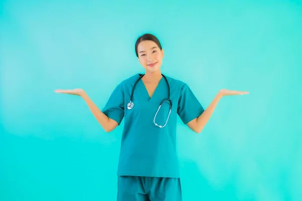 Porträtt Vacker Ung Asiatisk Läkare Kvinna Glad Leende För Arbete — Stockfoto