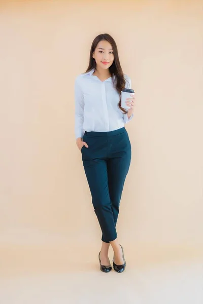 Retrato Bonito Jovem Negócio Asiático Mulher Com Telefone Celular Inteligente — Fotografia de Stock