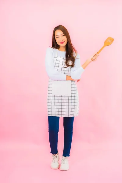 Portret Mooie Jonge Aziatische Vrouw Keuken Slijtage Met Schort Roze — Stockfoto