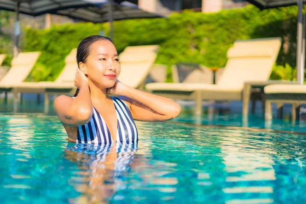 Portrait Schöne Junge Asiatische Frau Entspannen Lächeln Freizeit Urlaub Rund — Stockfoto