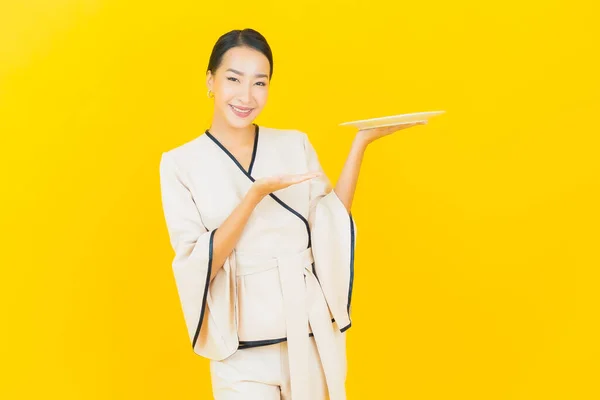 Portrait Beautiful Young Business Asian Woman Empty Dish Plate Yellow — Stock Photo, Image