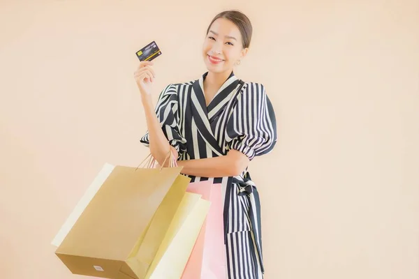 Retrato Hermosa Joven Asiática Mujer Con Montón Bolsa Compras Grandes —  Fotos de Stock