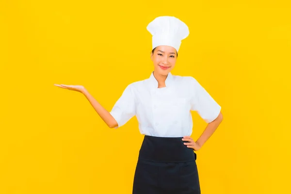 Ritratto Bella Giovane Donna Asiatica Chef Cuoco Uniforme Con Cappello — Foto Stock