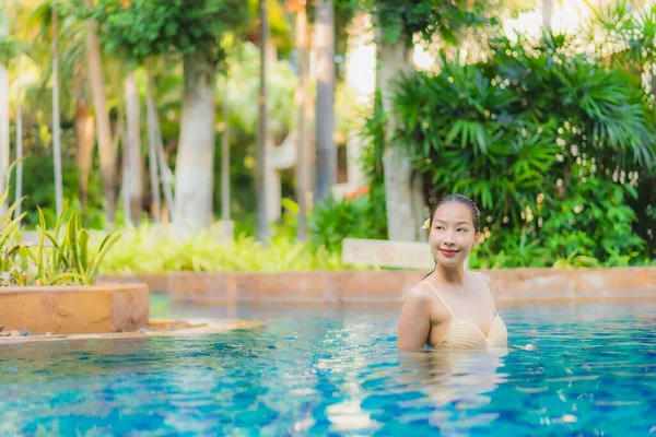 Portrait Schöne Junge Asiatische Frau Entspannen Rund Den Pool Hotel — Stockfoto