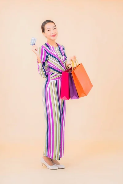 Retrato Hermosa Joven Mujer Asiática Con Colorido Bolso Compras Color — Foto de Stock