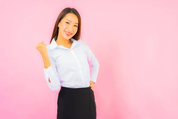 Portret Piękny Młody Biznes Azji Kobieta Akcja Różowy Pojedyncze Tło — Zdjęcie stockowe