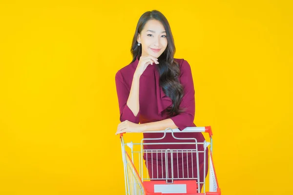 Porträt Schöne Junge Asiatische Frau Lächeln Mit Einkaufskorb Aus Dem — Stockfoto