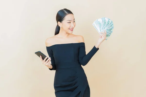 Retrato Hermosa Joven Asiática Mujer Sonrisa Con Montón Dinero Efectivo — Foto de Stock