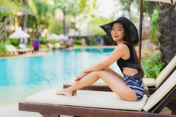 Portret Mooie Jonge Aziatische Vrouwen Vrolijke Glimlach Ontspannen Rond Zwembad — Stockfoto