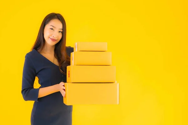 Portrait Beautiful Young Asian Woman Cardboard Box Packkage Ready Shipping — Stock Photo, Image
