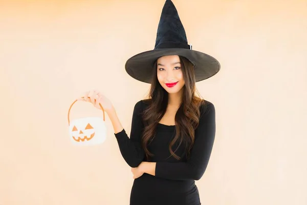 Porträtt Vacker Ung Asiatisk Kvinna Bära Halloween Kostym Färg Isolerad — Stockfoto