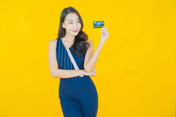 Portrait Beautiful Young Asian Woman Smile Credit Card Color Background — Stock Photo, Image