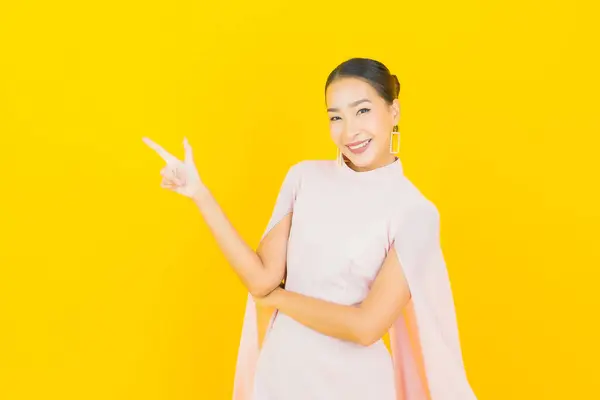 Porträt Schöne Junge Asiatische Frau Lächeln Mit Vielen Aktionen Auf — Stockfoto
