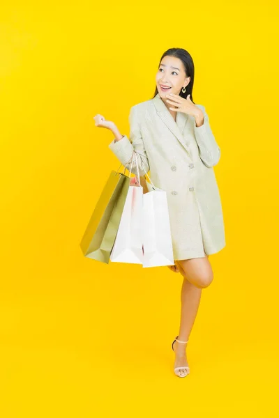 Retrato Bonito Jovem Asiático Mulher Sorriso Com Saco Compras Cor — Fotografia de Stock