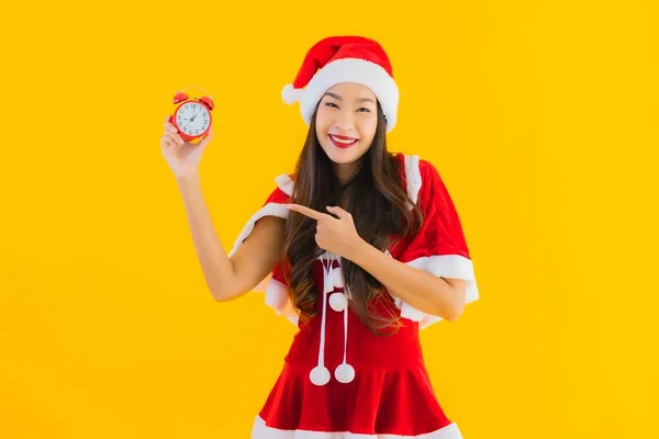 Porträt Schöne Junge Asiatische Frau Tragen Weihnachtskleidung Und Hut Zeigen — Stockfoto
