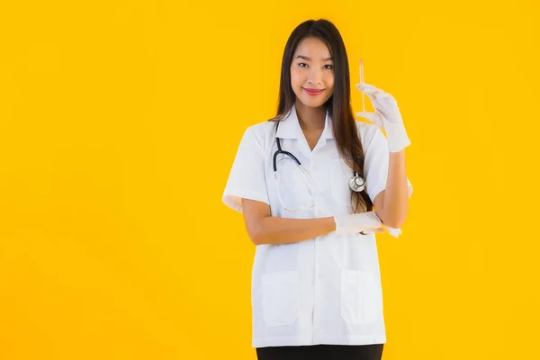Portrait Beautiful Young Asian Doctor Woman Wear Glove Use Syringe — Stock Photo, Image